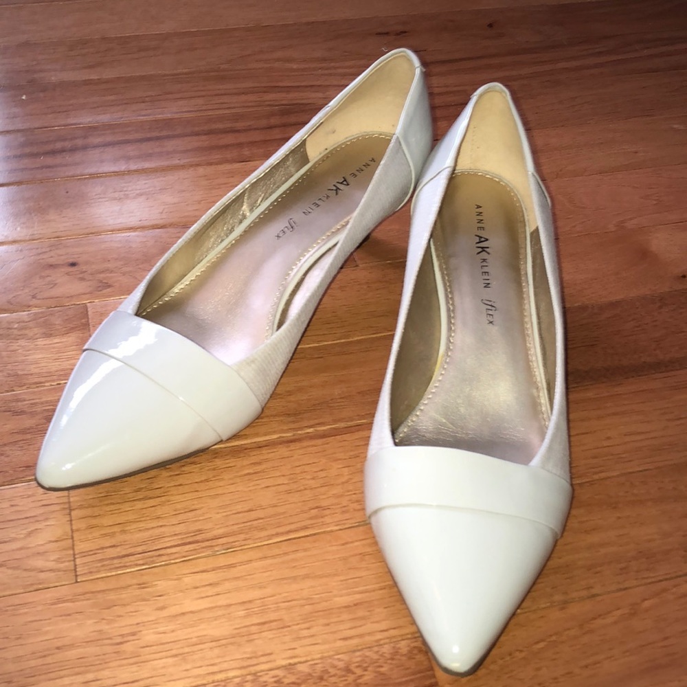 Off white Anne Klein iflex kitten heal sz 11